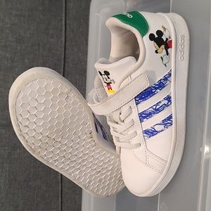 Adidas GZ3319 Disney Mickey Grand Court Sneaker Shoes size 13.5 euc no box